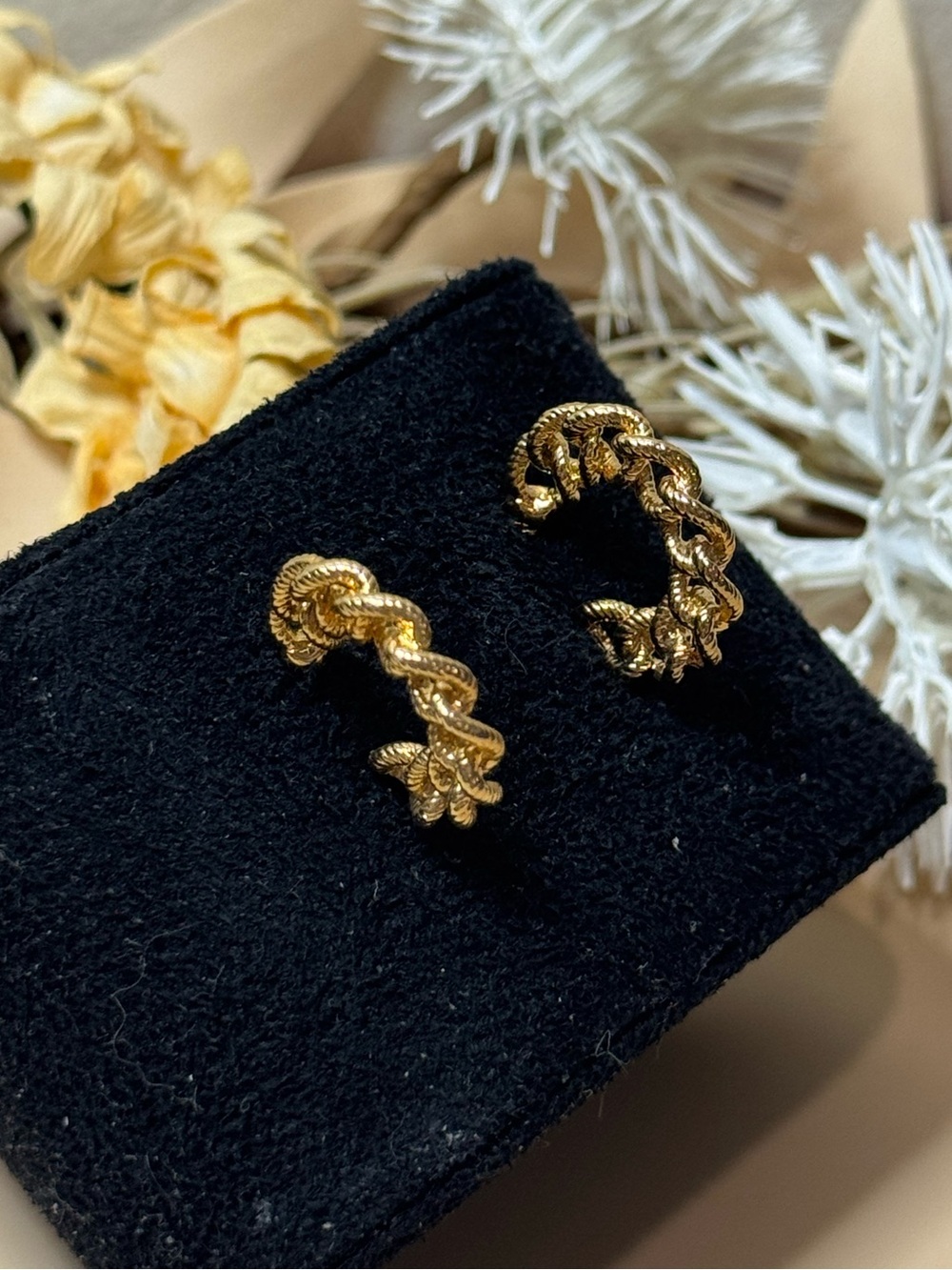 Vintage Gold Tone Chain Link Hoop Earrings Textured Rope Style Pierced